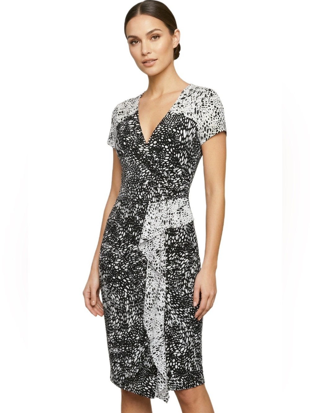 🌸 BCBGMaxAzria Black and White Short Sleeve Midi Dress with Draping Detail Small